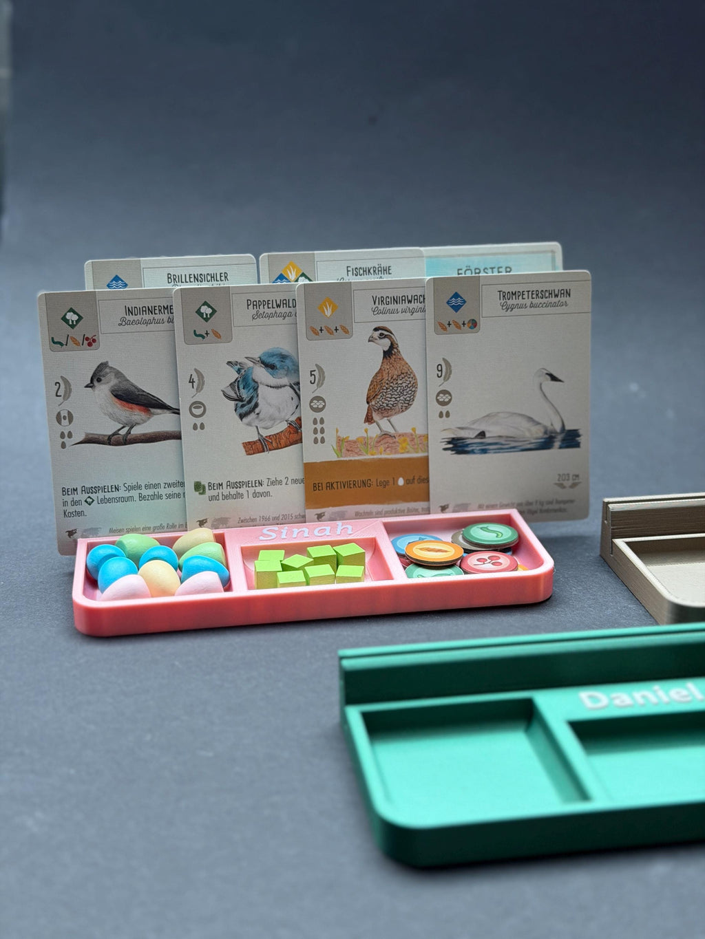 Kartenhalter & Token-Ablage für Brettspiele – Flügelschlag & mehr