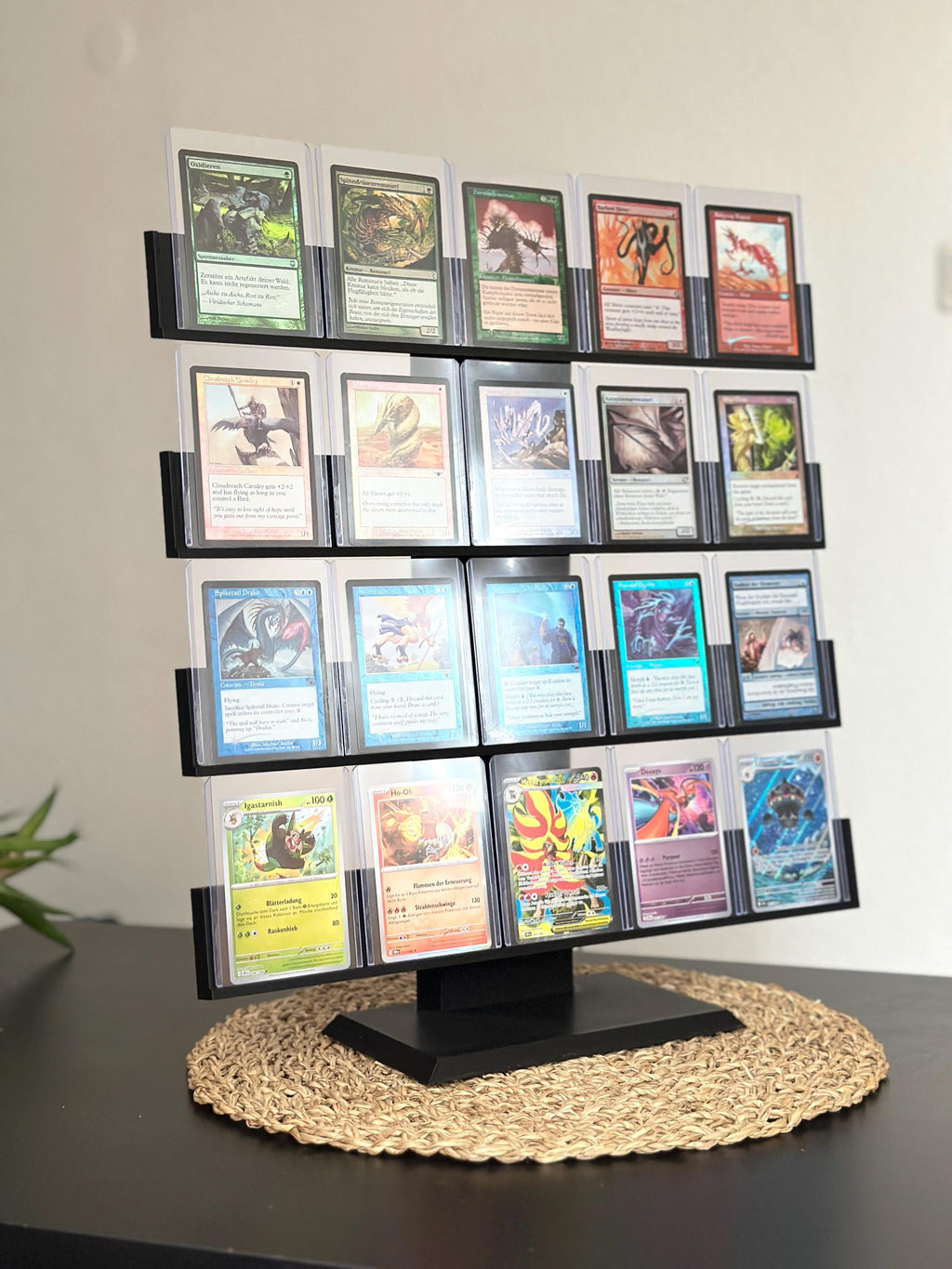 Sammelkarten Display Stand – bis 20 Toploader, 4 Etagen