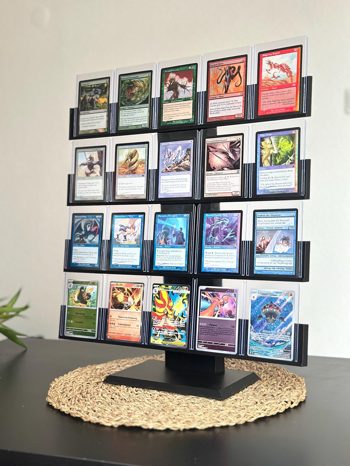 Sammelkarten Display Stand – bis 20 Toploader, 4 Etagen