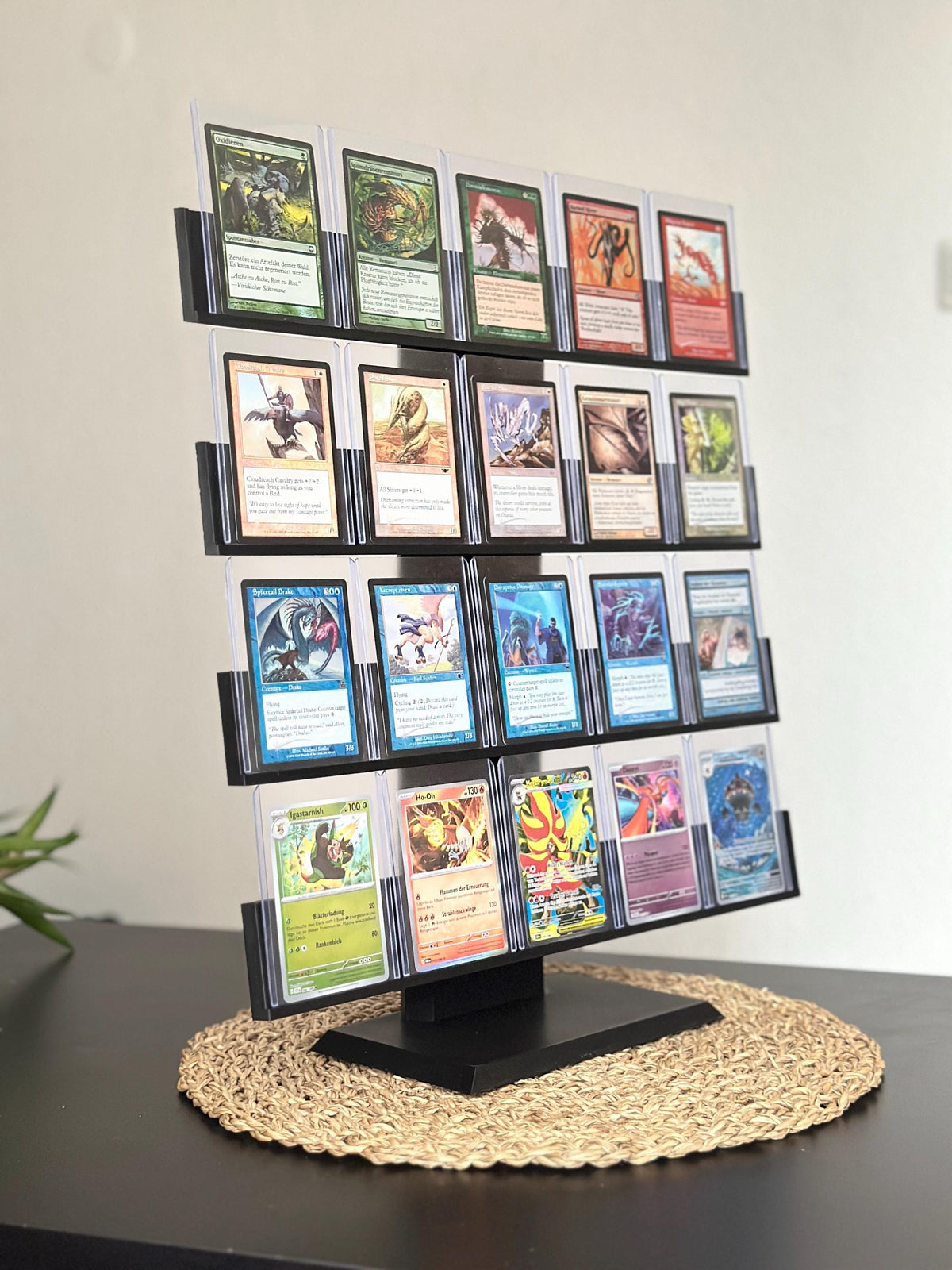 Sammelkarten Display Stand – bis 20 Toploader, 4 Etagen