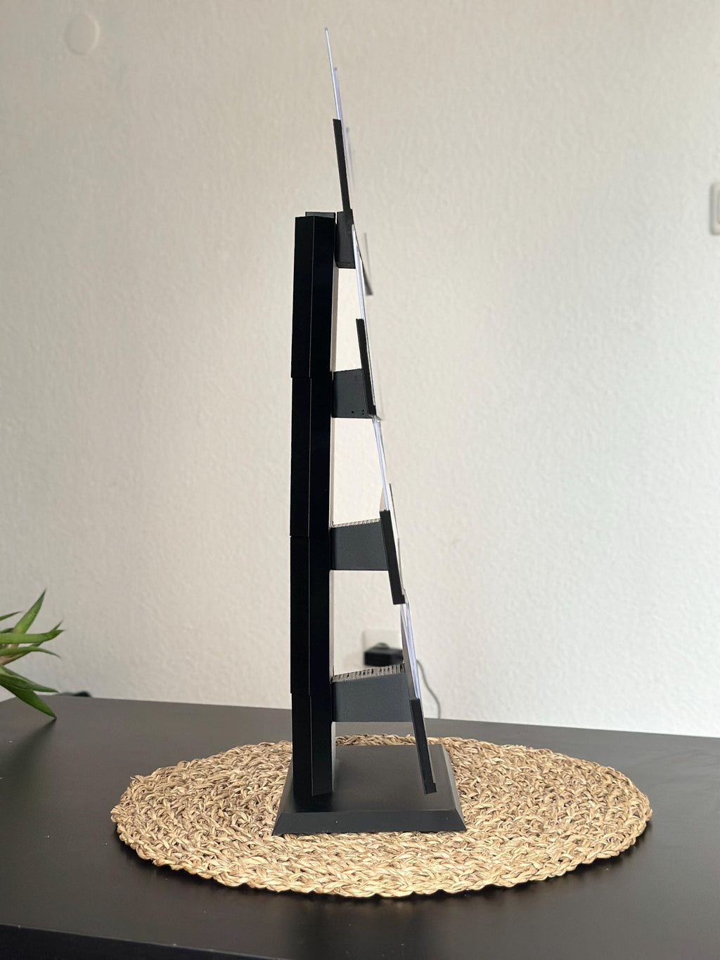 Sammelkarten Display Stand – bis 20 Toploader, 4 Etagen