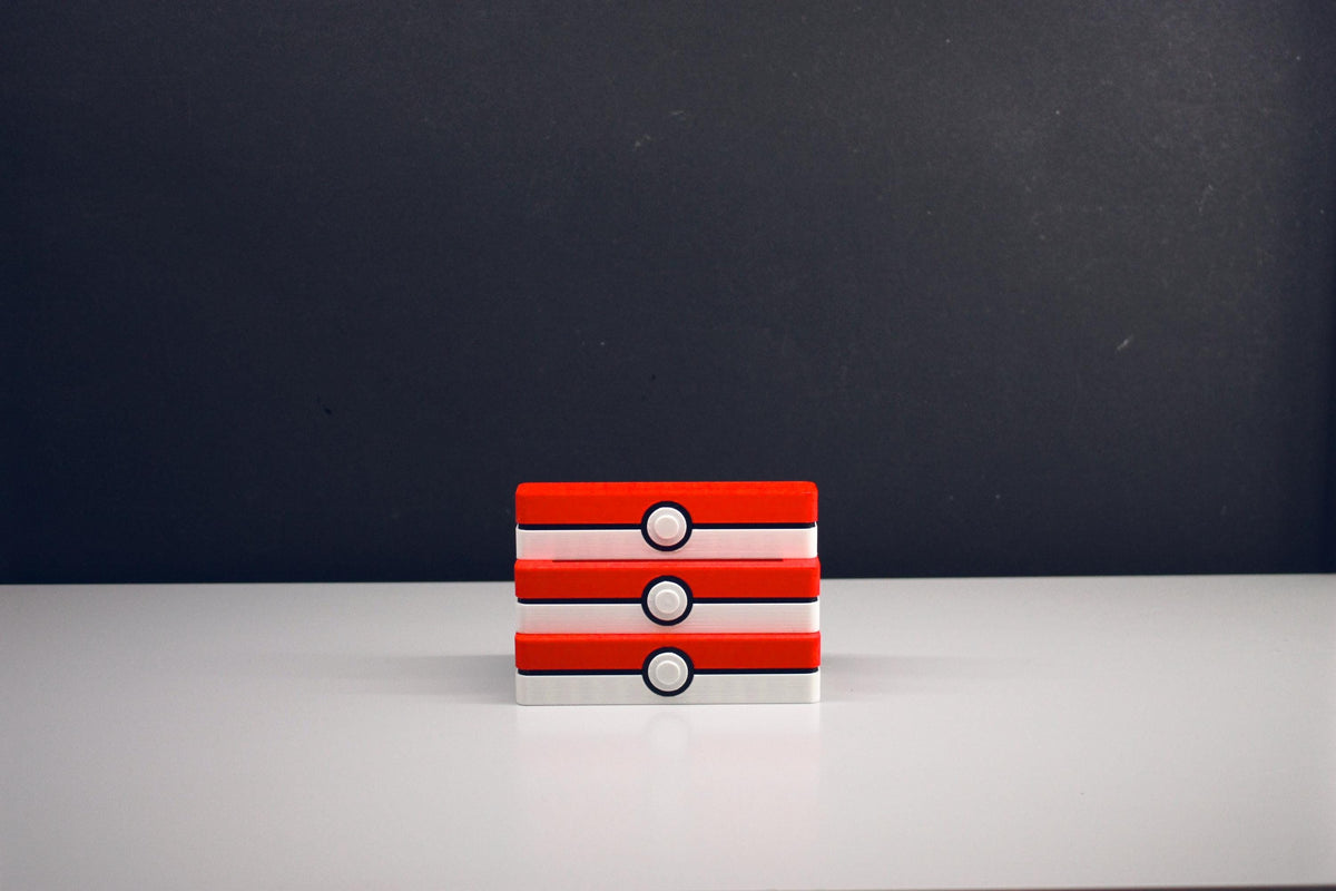 Pokeball Ständer für Sammelkarten – Toploader & One Touch